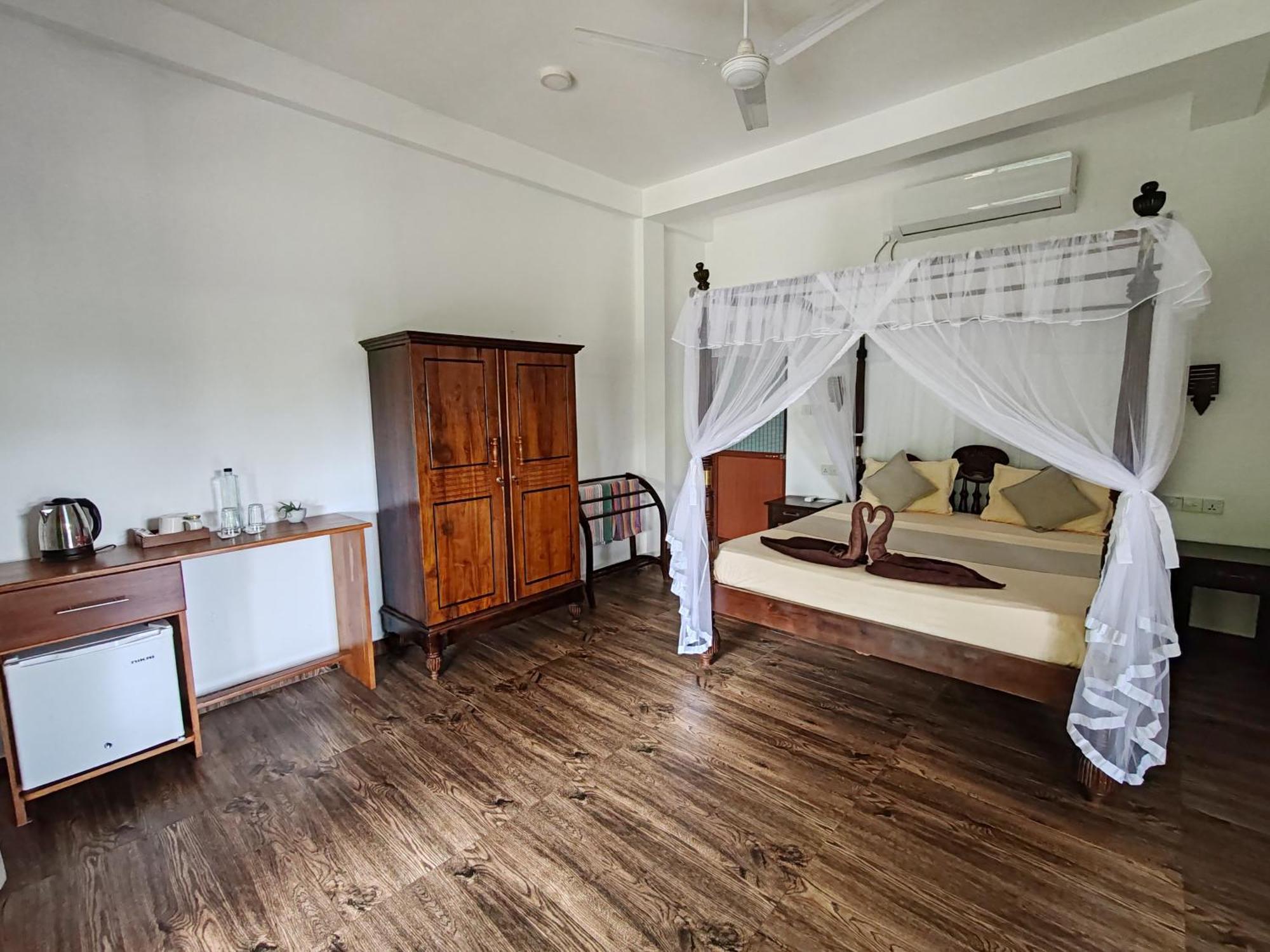 The Jungle View Hotel Mirissa Bagian luar foto