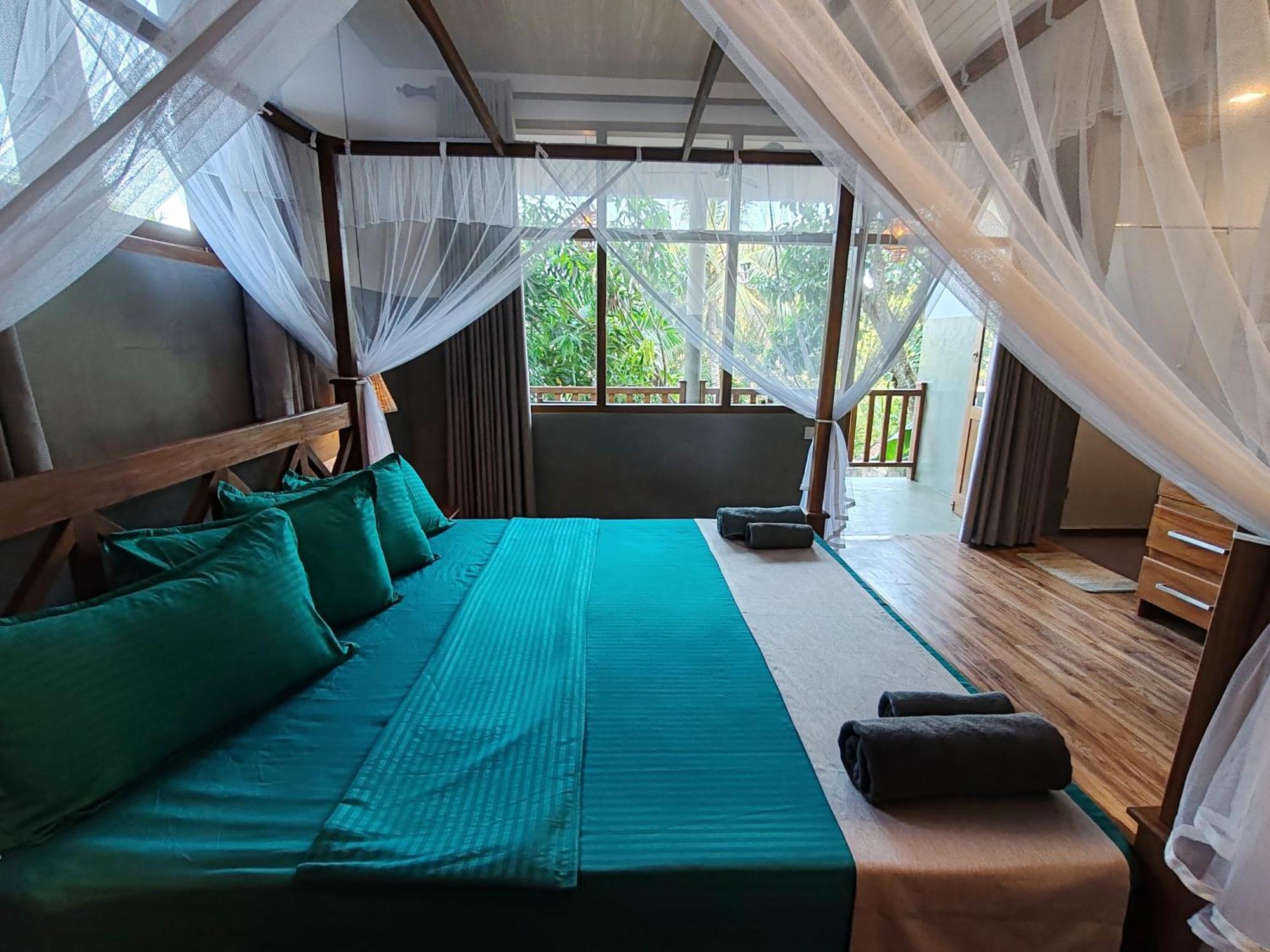 The Jungle View Hotel Mirissa Bagian luar foto